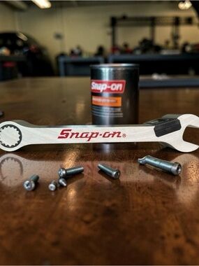 Snap On Wrench Shape Clock Vintage Retro Tools